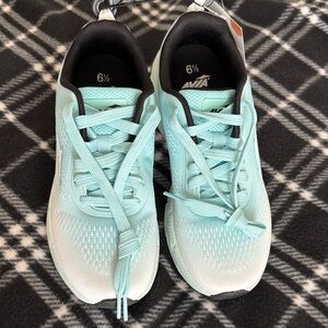Avia jumbo light running shoes. Size 6.5. NWT